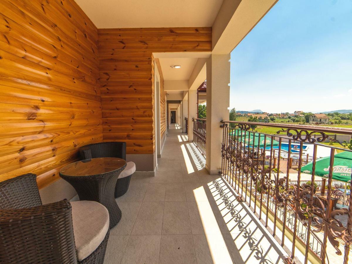 Hotel Royal Garden Nikšić Bagian luar foto