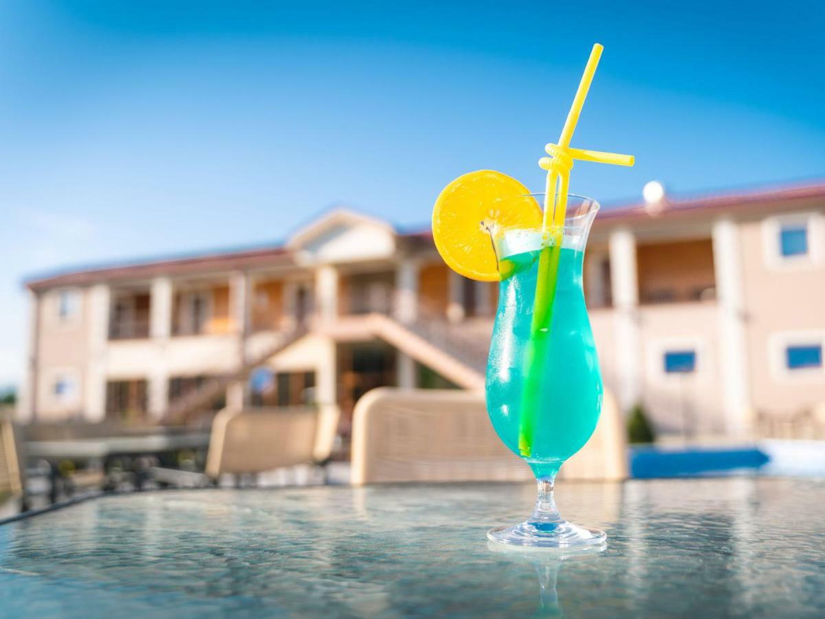 Hotel Royal Garden Nikšić Bagian luar foto