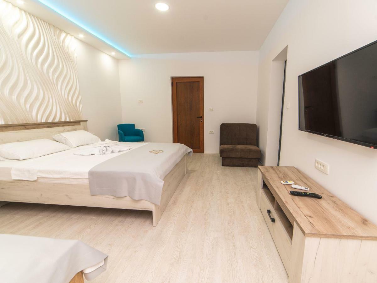 Hotel Royal Garden Nikšić Bagian luar foto