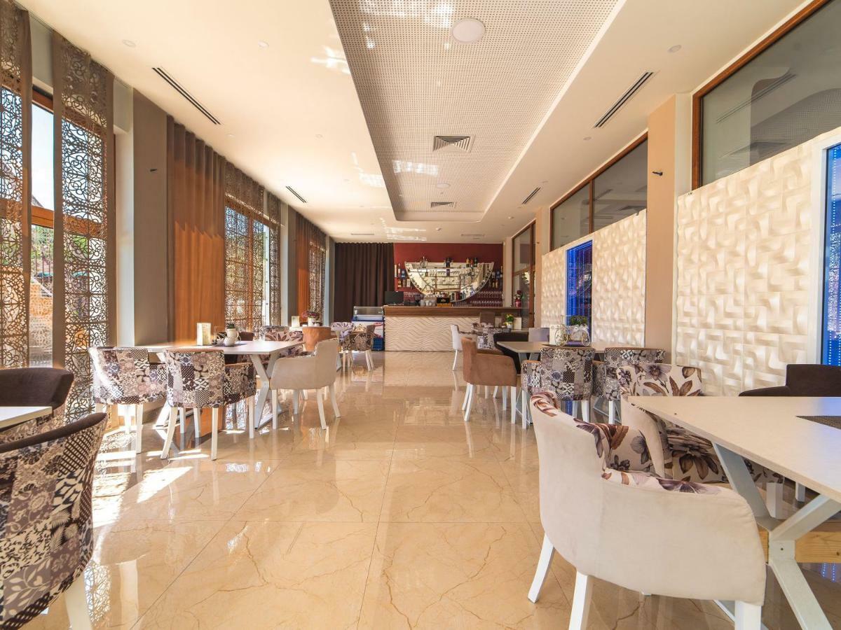 Hotel Royal Garden Nikšić Bagian luar foto