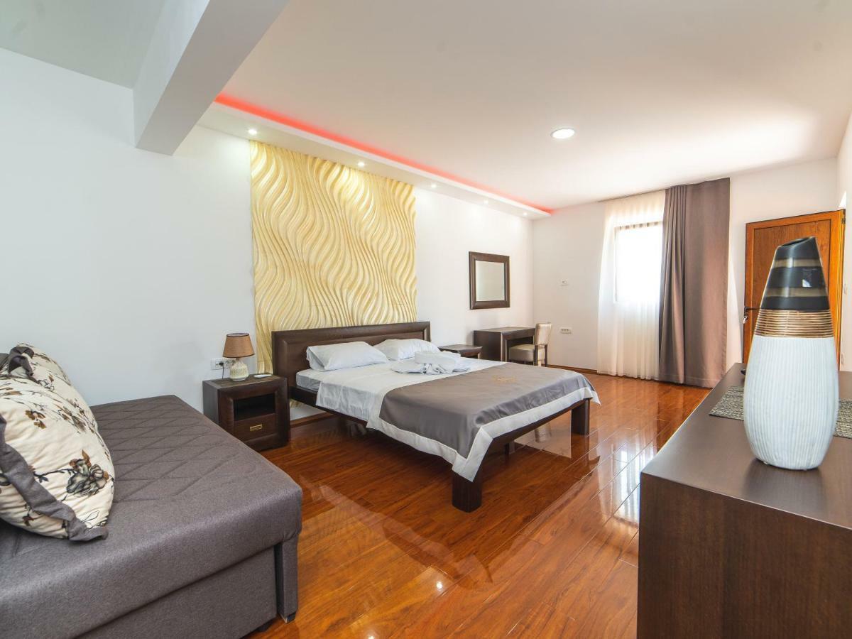 Hotel Royal Garden Nikšić Bagian luar foto
