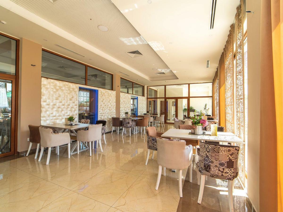 Hotel Royal Garden Nikšić Bagian luar foto