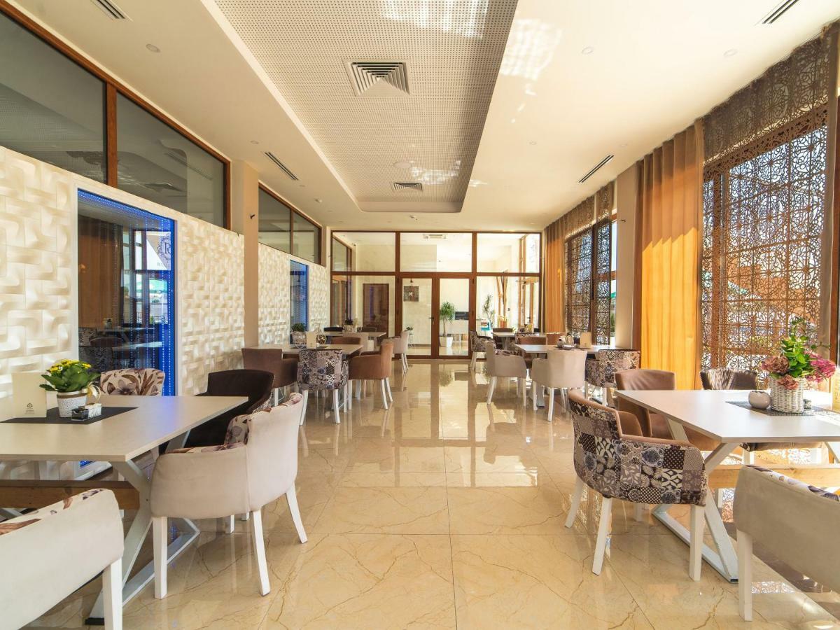 Hotel Royal Garden Nikšić Bagian luar foto