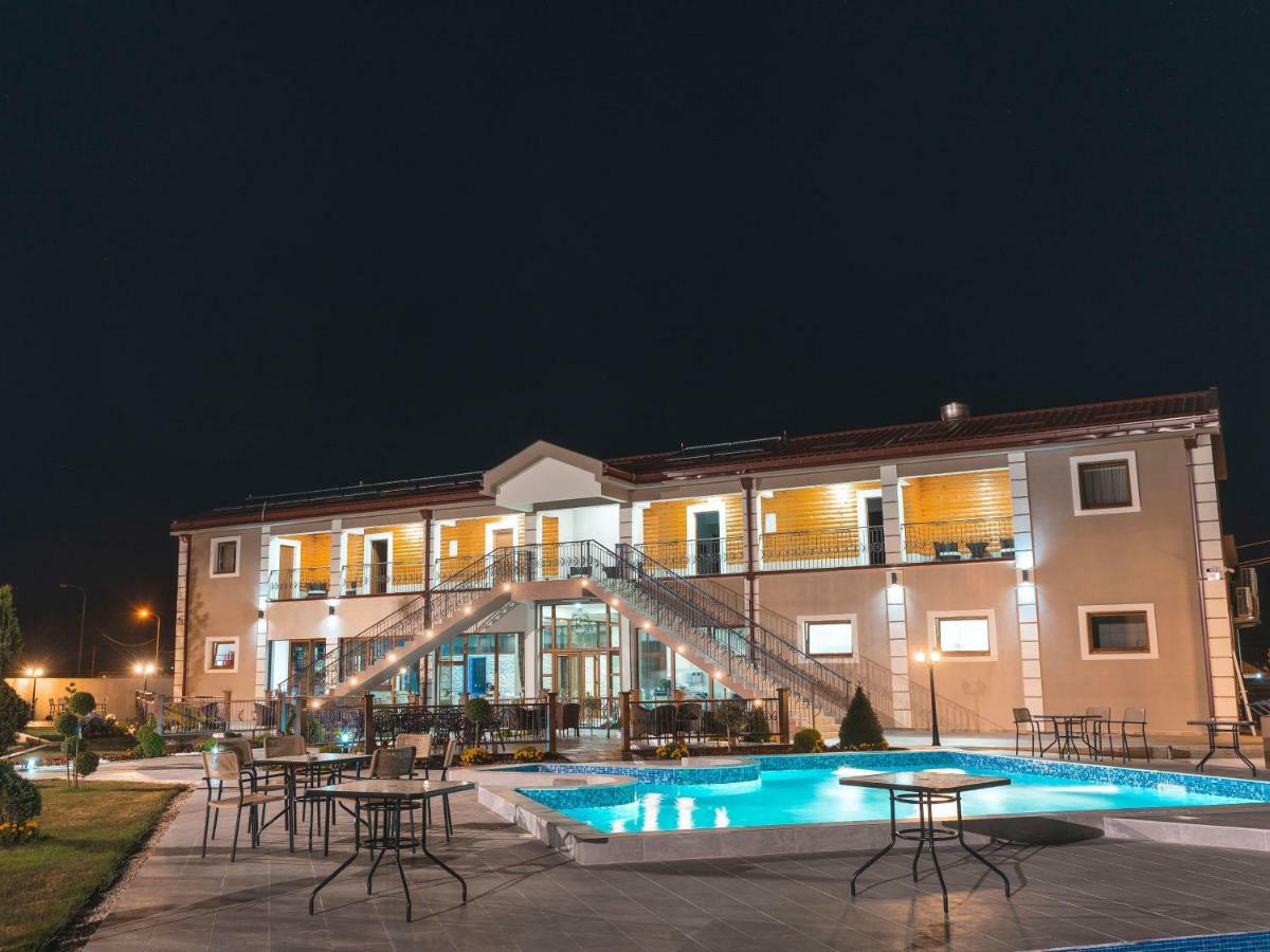 Hotel Royal Garden Nikšić Bagian luar foto