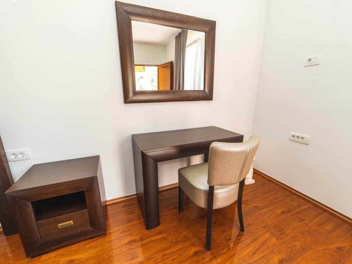 Hotel Royal Garden Nikšić Bagian luar foto